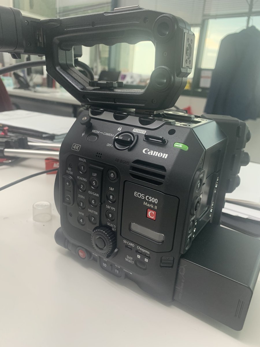 Estamos desempacando la primera #C500MkII que llega a México