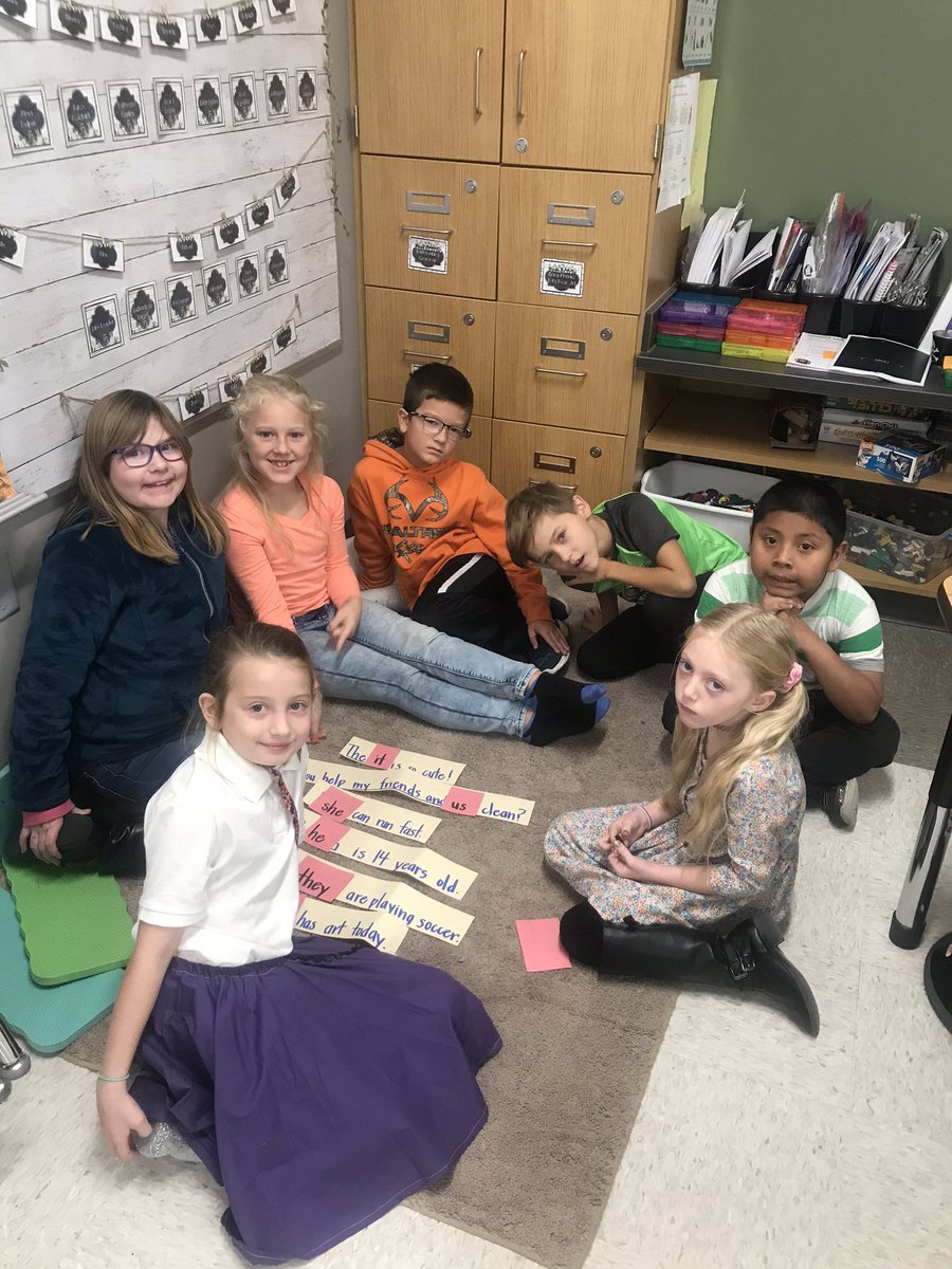 D32MrsBurch's tweet photo. Today we replaced nouns with pronouns on sentence strips! #teamworkmakesthedreamwork #ppcd32 #cooperativelearning https://t.co/LOrjgdgQxO