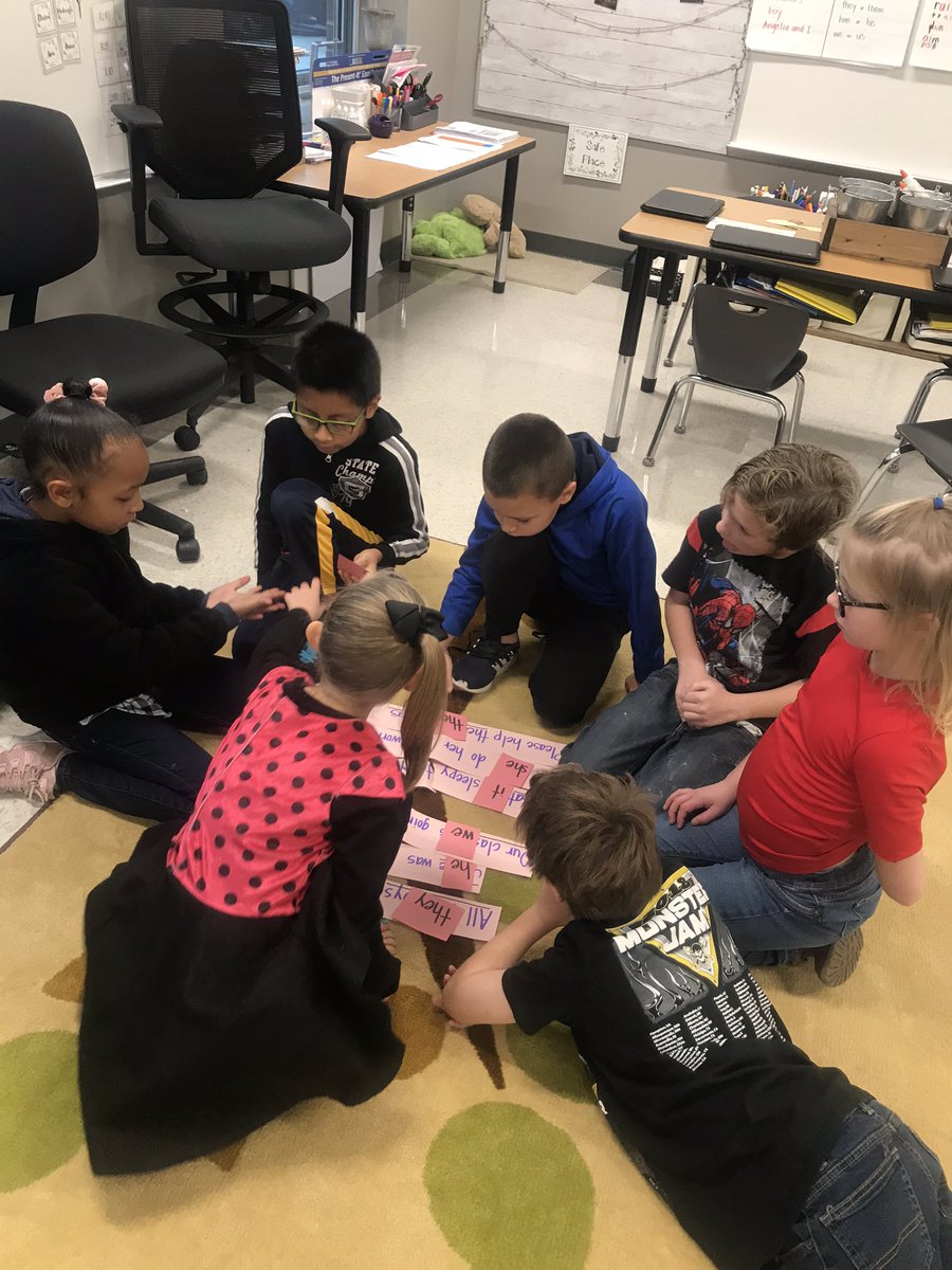 D32MrsBurch's tweet photo. Today we replaced nouns with pronouns on sentence strips! #teamworkmakesthedreamwork #ppcd32 #cooperativelearning https://t.co/LOrjgdgQxO