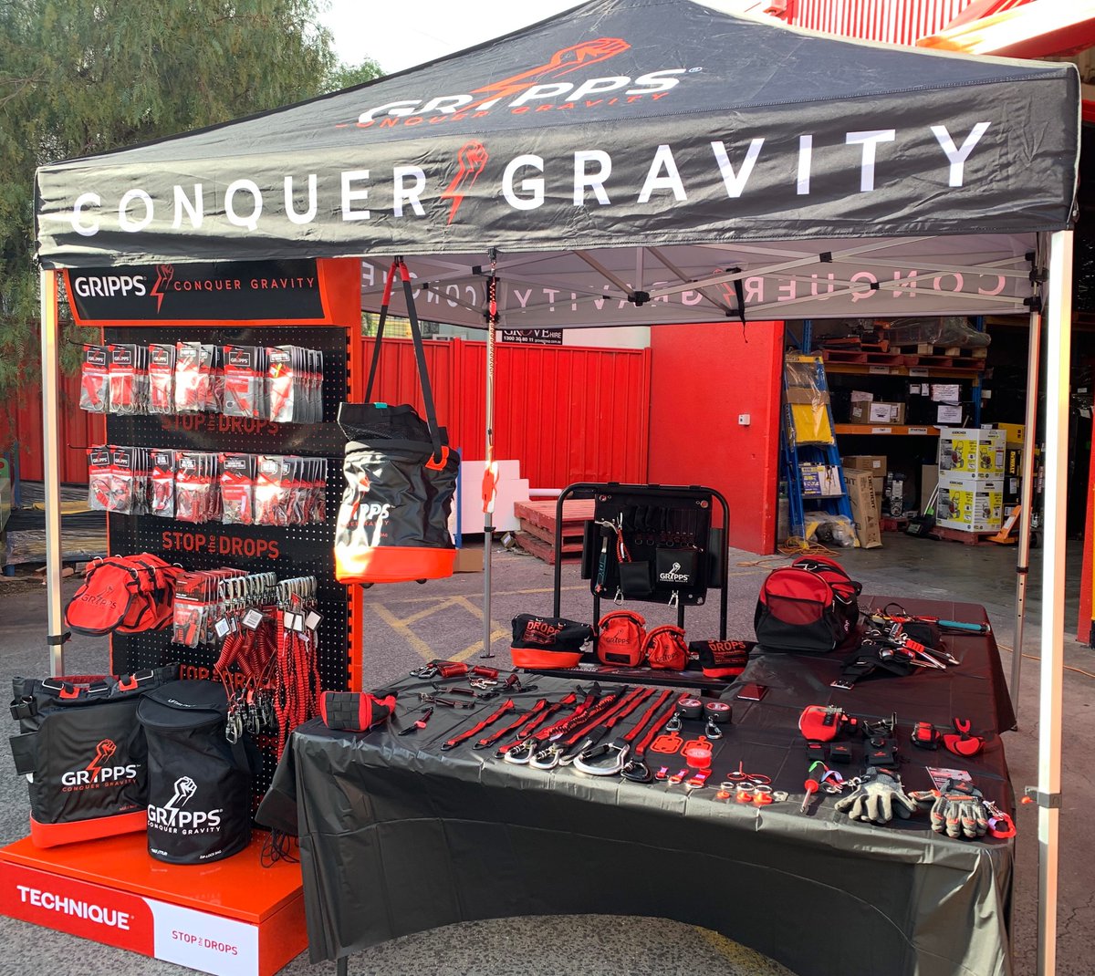 grippsglobal's tweet image. If you&apos;re in VIC then come visit us at Total Tools South Melbourne, where our man Jeff is setup all day with our new range of dropped object prevention gear!

#ConquerGravity #TotalTools