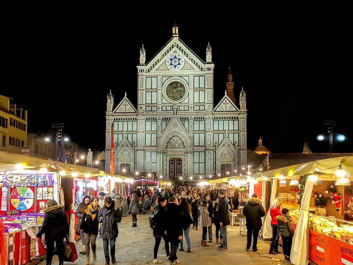 VisitTuscany's tweet photo. As Christmas approaches, #Tuscany becomes even more fascinating. Check out here some of the best Christmas markets in Tuscany with their 2019 dates 🎄  👉 https://t.co/N55Wc65cVV https://t.co/ZPb1F3QjI6