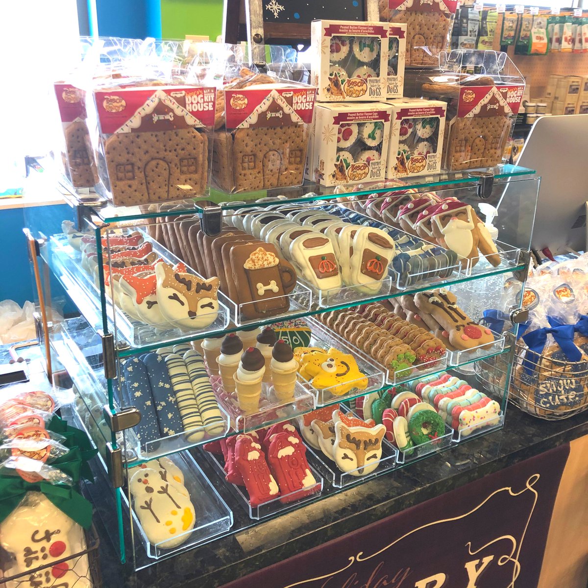 pet_evolution's tweet image. YUM! Look at this drool-worthy display of holiday cookies!

And the dog house kit on top -- oh, for cute!

#petevolution #shopsmall #ardenhillsmn #woodburymn #happyholidays