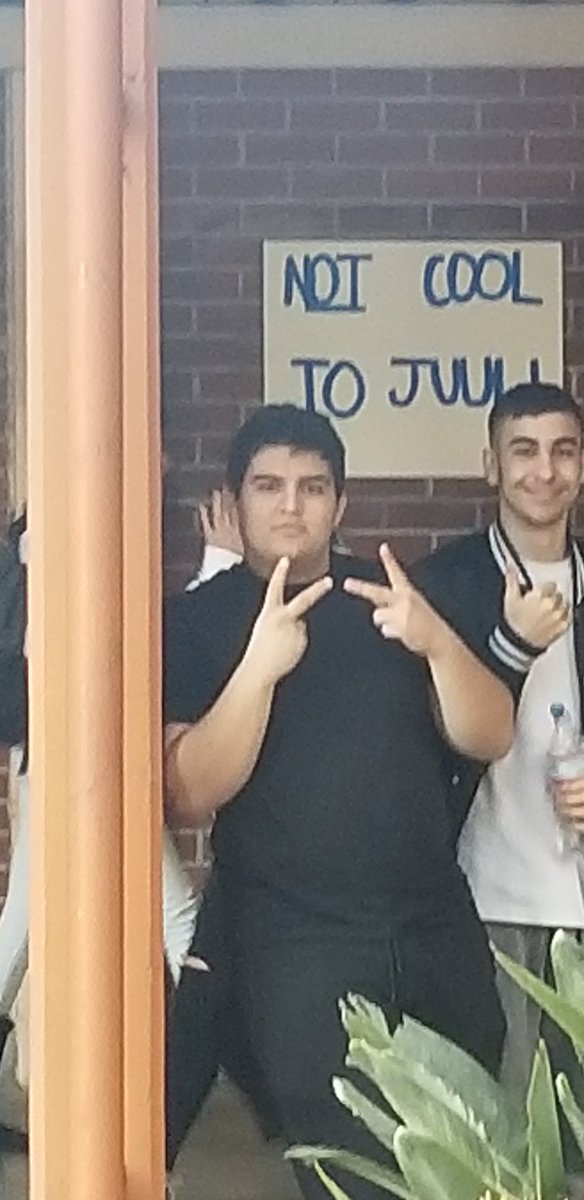 Irishtata's tweet photo. #notcooltojuul @MsMcMurrin @BTBLA @ScottAtLAUSD @grantpeteacher students played hot potato with a fake juul and signed a pledge stating they wouldn't use tobacco, vaping or juuling products. https://t.co/6QCX7uuy4S