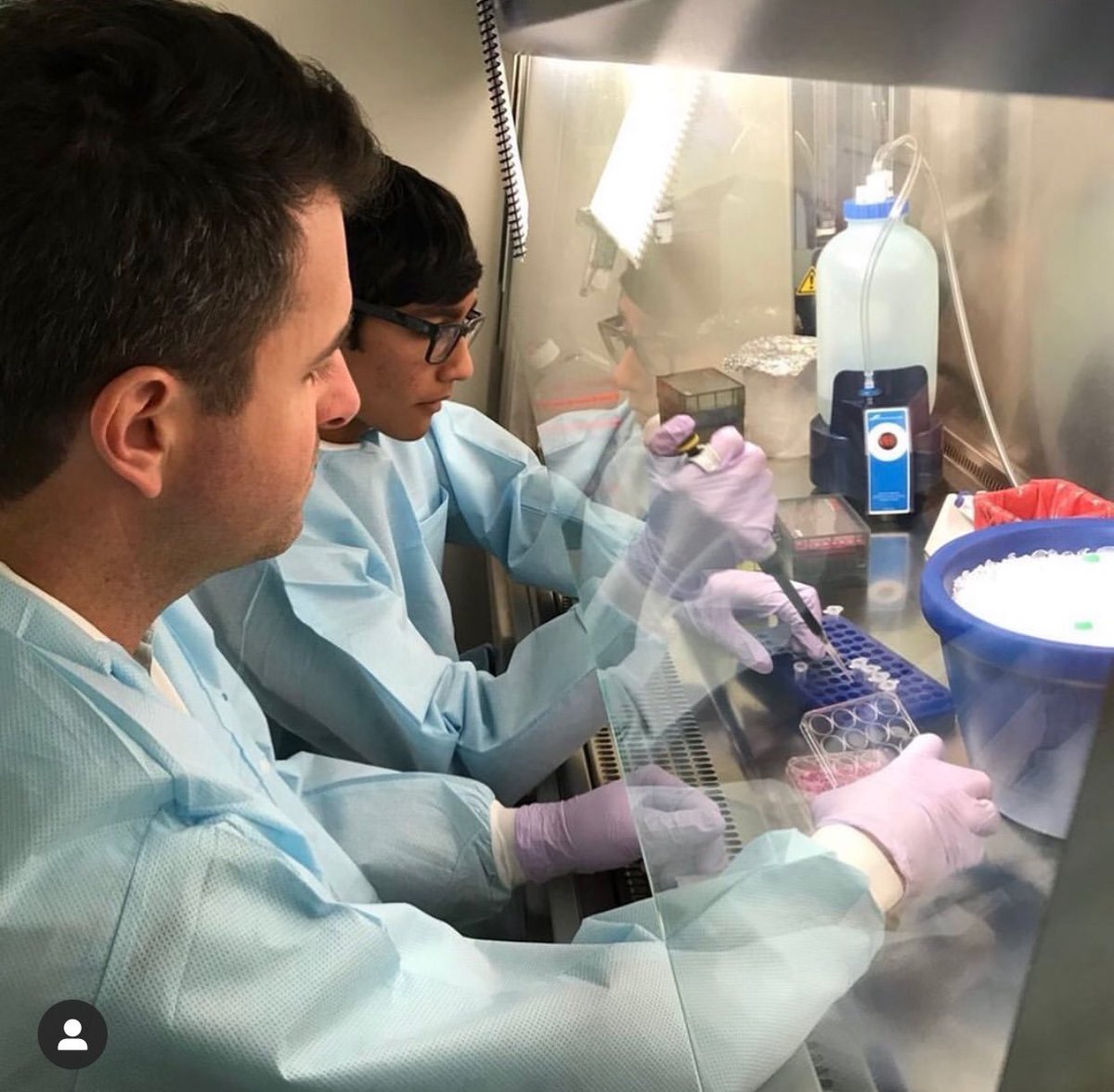 kids_who_code's tweet photo. Ashish Thakur's work at ThermoFisher involved CRISPR to successfully "knock" in the GFP gene into HEK293 cell line. https://t.co/KBkCOBTJIN