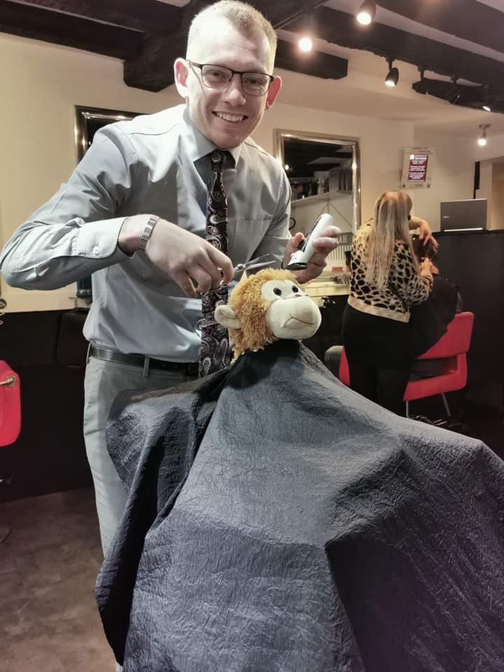 🐵MONTY UPDATE🐵

Monty is going to be the special guest at the Sussex &amp; Kent Christmas party on Saturday! He’s already started getting ready....! #wheresmonty #montysadventures #bringMontyhome