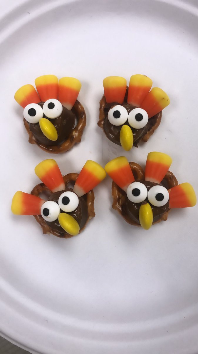 Mrs_Johnson213's tweet photo. November Bake Club: Tiny pretzel turkeys and chewy chocolate chip cookie bars. Gobble til ya wobble!  🦃 🍪 🤗 @WeAreNorwood https://t.co/WN9xYgpunB