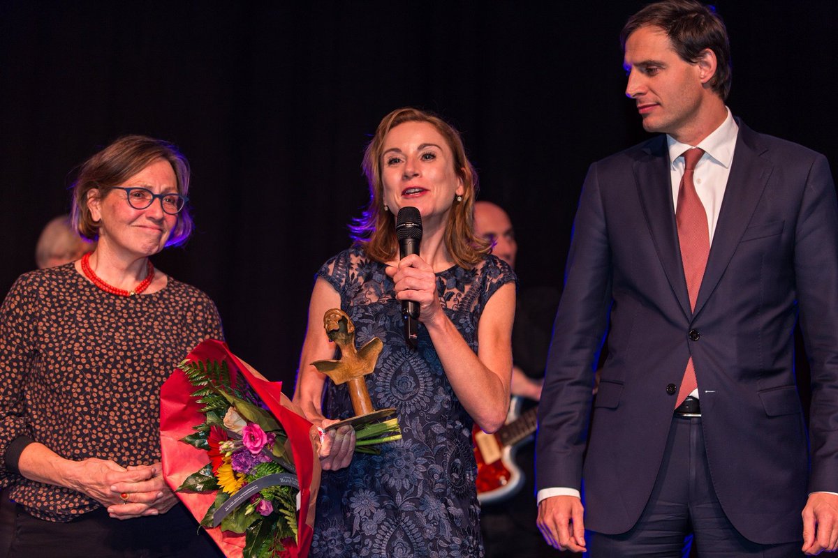 Het <a href="/wielergala/">Nationaal Wielergala</a>  in <a href="/MaaspoortDB/">Maaspoort Den Bosch</a> in <a href="/shertogenbosch/">'s-Hertogenbosch</a>  was een mooie happening. Naast de verkiezing van de Wielrenner/Wielrenster van het Jaar en de Renner van de Toekomst was er volop aandacht voor <a href="/LaVueltaHolanda/">La Vuelta Holanda</a> . Bekijk de sfeerfoto's op club48.nl.