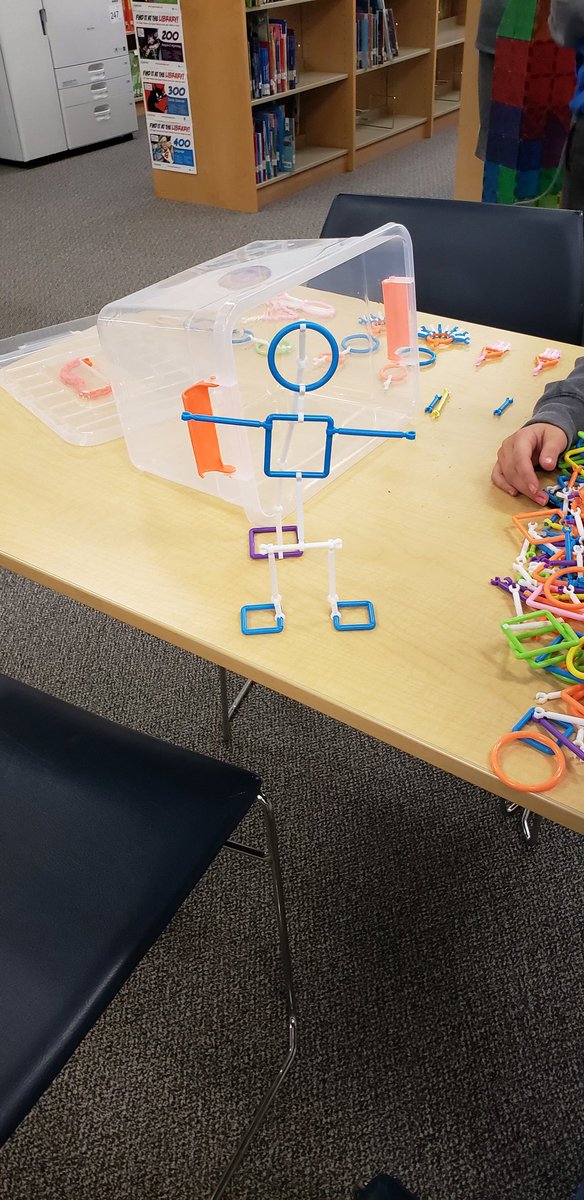 A_RobinsonLib's tweet image. Students are getting really creative with our new Fiddlesticks kit! @A_RobinsonLib @Camacho_Elem @LeanderISD_Lib #camachotribe #fashion #jewelry