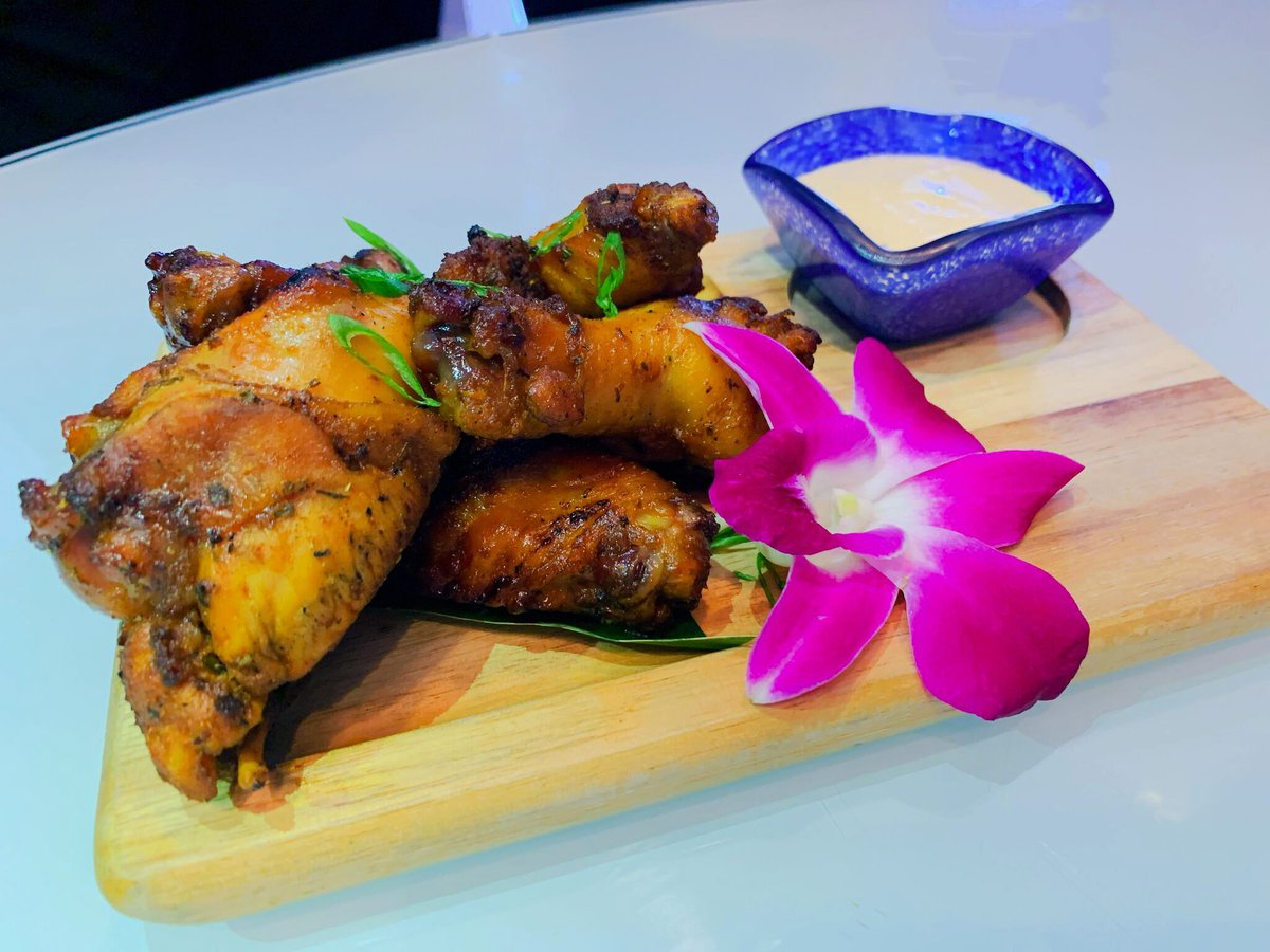HiltonMiami's tweet photo. Have you tried our Peruvian Grilled #ChickenWings? Available on our Friday Latin #HappyHour menu! 😋 4-8pm - 1601 Lounge #MiamiHappyHour #HappyHourInMiami #MiamiDowntown #DowntownMiami https://t.co/1EN0xy36ls
