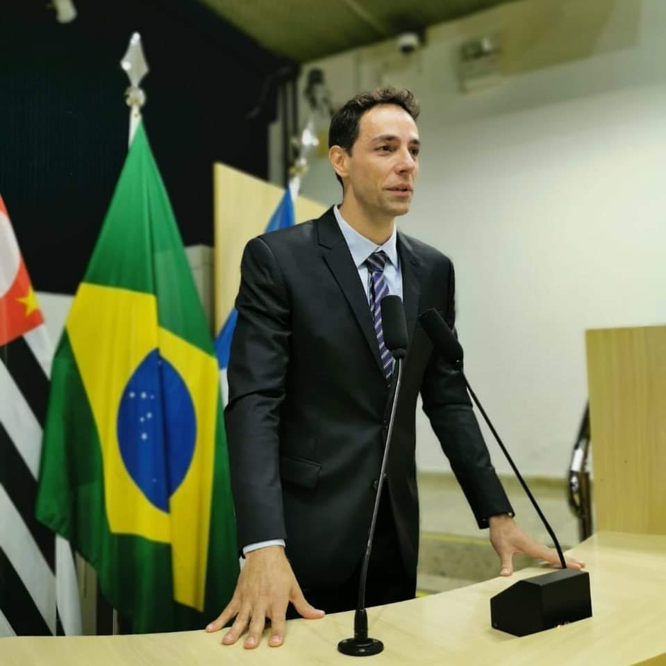 lourdestosti's tweet photo. Nosso Capitão Rapha ( vôlei Taubaté) recebendo o Título de Cidadania Taubateana, no dia de hoje 21.11.2019. Parabéns @raphavolley , você é  merecedor de tudo isso. https://t.co/FXM4BLm0pj