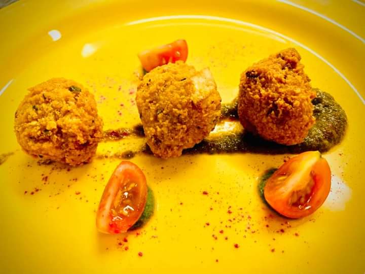 dsmith6982001's tweet image. Great night @CoBCollege @BCityRestaurant tonight with an awesome guest chef @BBungaroo. Amazing food and great experience for the catering students. Always great to work brilliant local talent and employers. Roll on the next guest chef dinner.