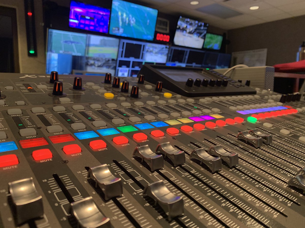HardingHU16's tweet photo. Tune into HU16 live at 5 for the final show of 2019. https://t.co/fOsQa1P2Lp https://t.co/C3IScOfGos