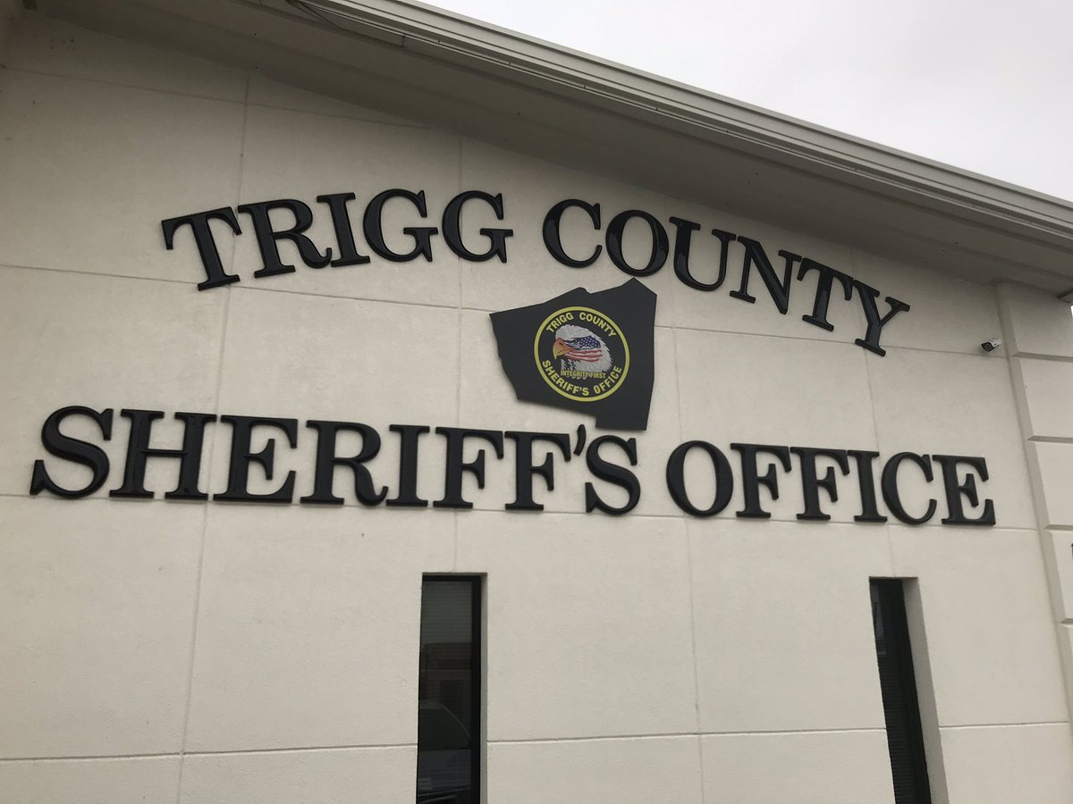 WDKYnews's tweet photo. Rounding out the day in Cadiz with our gracious host Commonwealth’s Attorney Carrie Ovey-Wiggins, meeting with Trigg County Sheriff Jason Barnes and Cadiz Chief Duncan Wiggins about working together to fight elder fraud, child porn, and violent crime. #all53counties https://t.co/IqmTV8T8zO