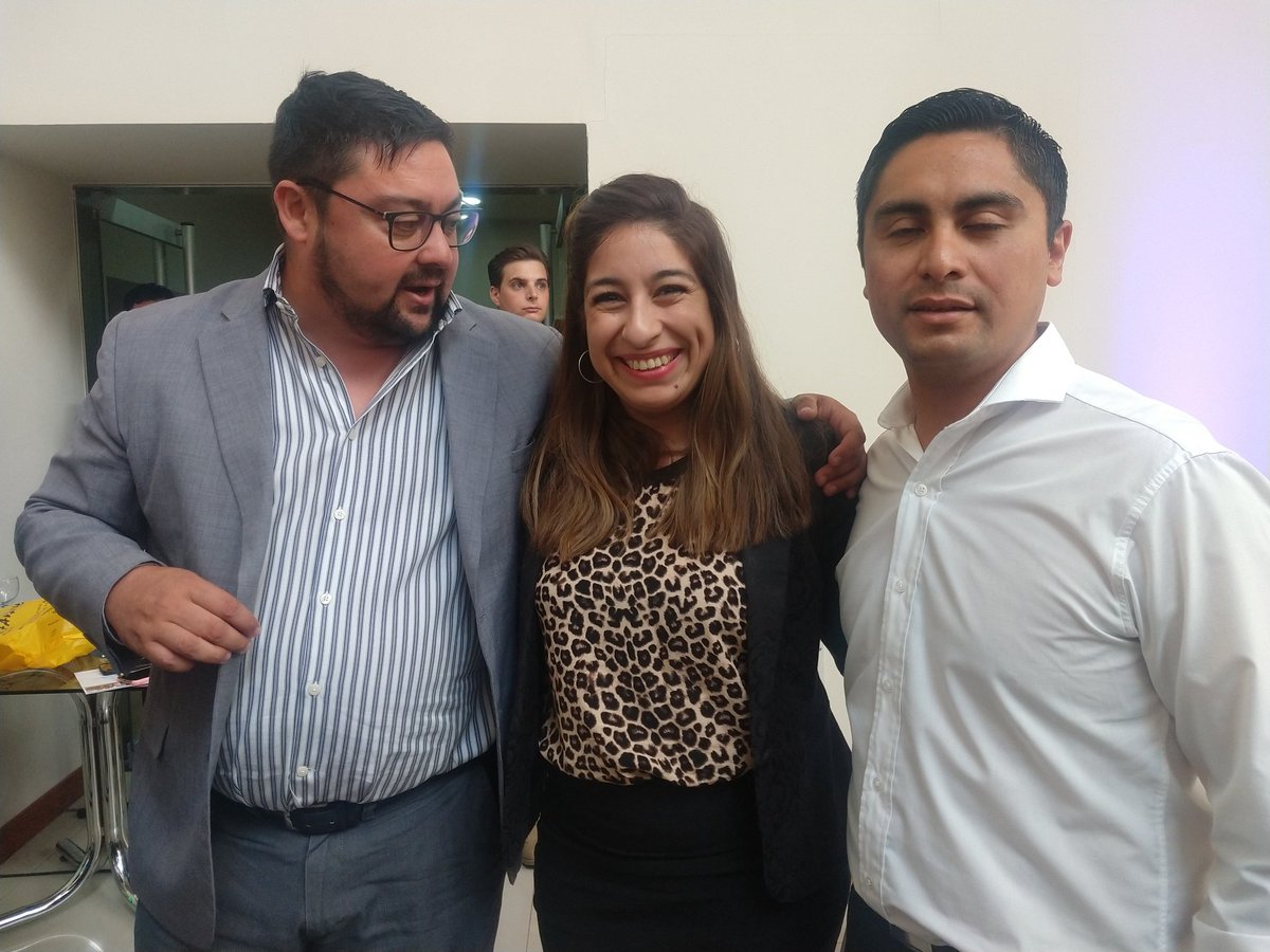 #Hoy  Participé del emotivo acto de entrega de certificados a jóvenes neuquinos que realizaron el curso de Jóvenes Líderes Políticos y Comunitarios organizado por la <a href="/LegislaturaNqn/">Legislatura de la Provincia del Neuquén</a> y <a href="/Ccclnqn/">Casa de las Leyes</a> .