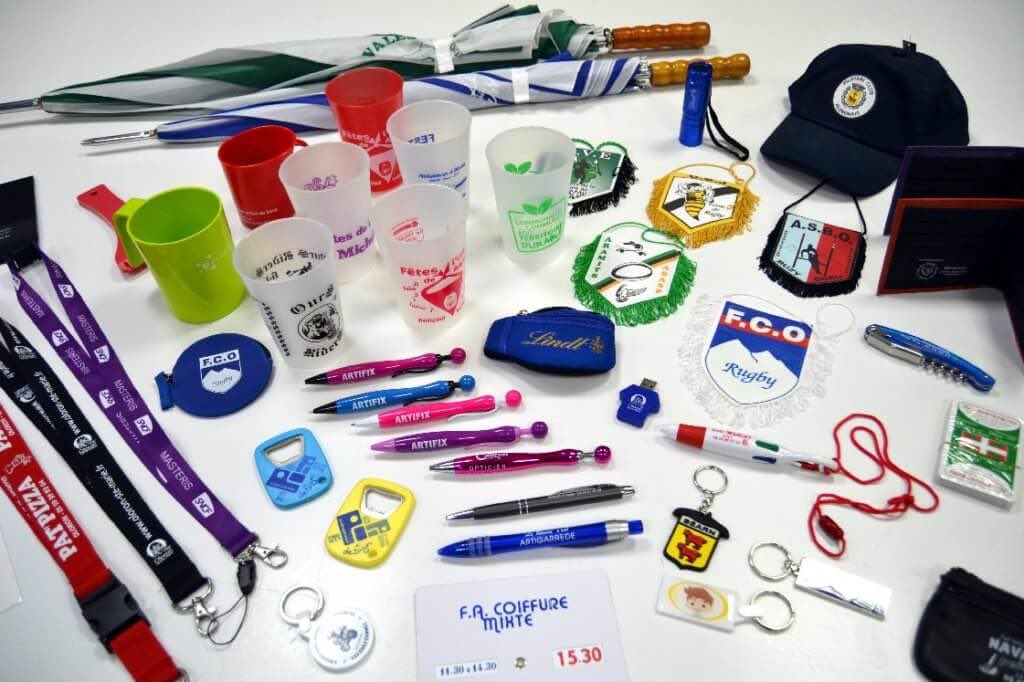 Eaglecom3's tweet photo. Qui dit décembre, dit cadeaux!!! Et avec Eagle com, vos cadeaux seront vraiment à votre image !!! #Eaglecom #findannée 📍liberté 2 rue de la brioche dorée !!!!! https://t.co/orblye45vP