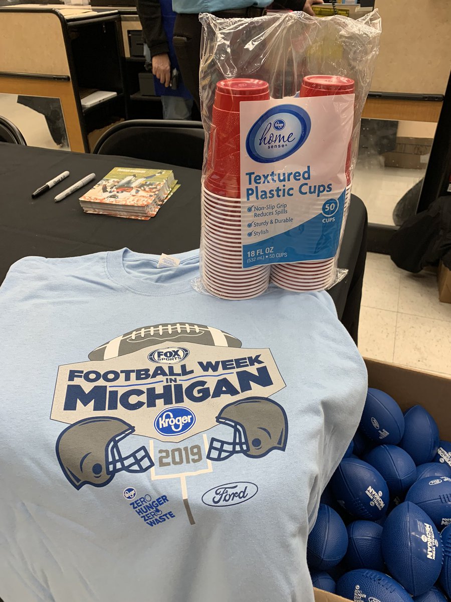 Johnny__Kane's tweet photo. The #FWIM bus tour continues at the Kroger in Bay City. @JohnKeatingFSD couldn’t be here tonight but his favorite plasticware is. https://t.co/RP1IcRo9Kc