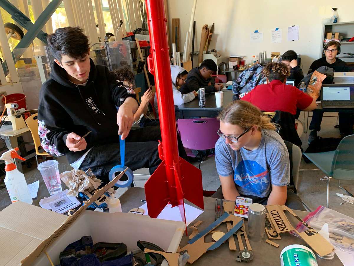 bluedot_ed's tweet photo. Rocketry Ss working on scratch builds to break the sound barrier! #deeperlearning #showyourlearning via @bluedotadam @bluedotandrew
#edchat #whatschoolcouldbe #pbl #education https://t.co/0NTavxireF