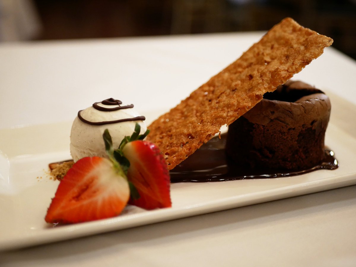 Can't skip dessert when this is on the menu...

Volcanic Chocolate Cake! 😍