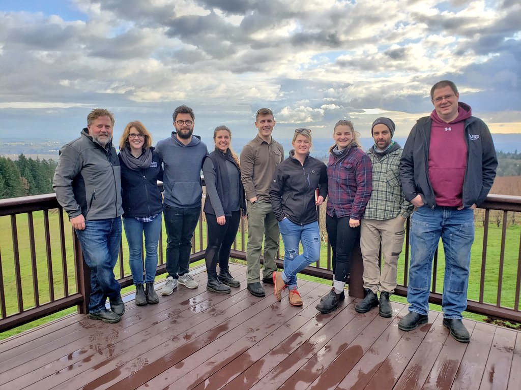 BruwerInge's tweet photo. Thank you @DDOWines for having the @elkcove crew! 🍷🍇 Some great Chardonnay and Pinot noir in Dundee Hills, Oregon 🇺🇸🍷 https://t.co/UEZfE84EdU