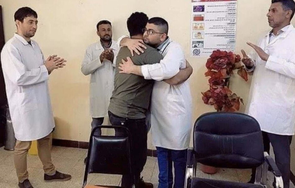MdcnCabreada's tweet photo. CUANDO EL/LA DOCTOR/A HACE ENTENDER (POR FIN) AL/A LA PACIENTE QUE NO HACE FALTA TOMAR ANTIBIÓTICOS EN UN RESFRIADO COMÚN https://t.co/4M00eNerXB