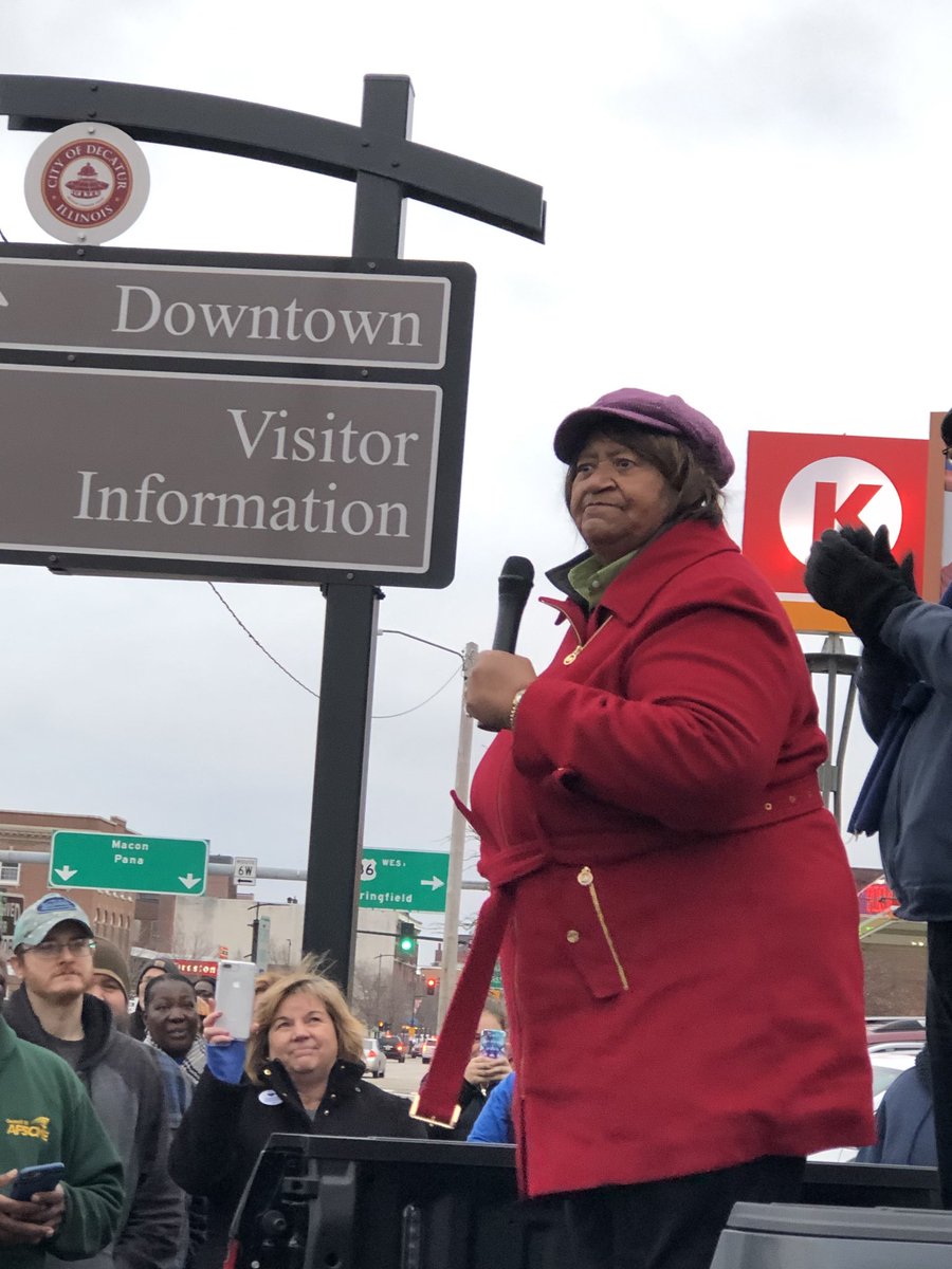 LorrettaJohnson's tweet photo. I am proud of being a teacher aide.  I am always that first.  You care.  You fight.  You show up.   You vote.  ⁦@AFTunion⁩ ⁦@rweingarten⁩ ⁦@AFTEVPDeJesus⁩ https://t.co/Qxj62RTujf