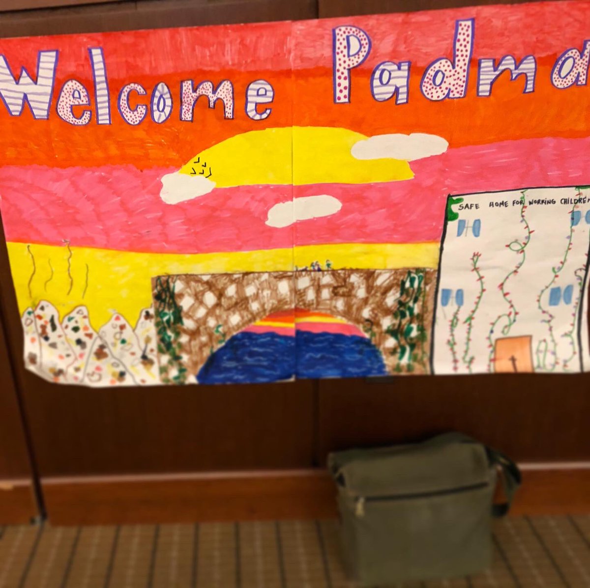 MatthewWinner's tweet image. Today we were so honored to welcome @padmatv to our school to share her #globalreadaloud novel #TheBridgeHome. Padma spoke her heart and her story. How very blessed we all are to have this outstanding book (and this outstanding writer) in the world!