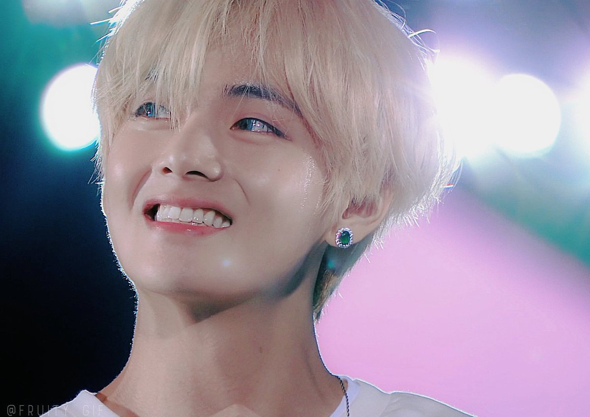 ким тэхён в костюме. талия тэхена из bts. тэхен интерсекс. ким тэхён и чон чонгук. тэхен дэдди.