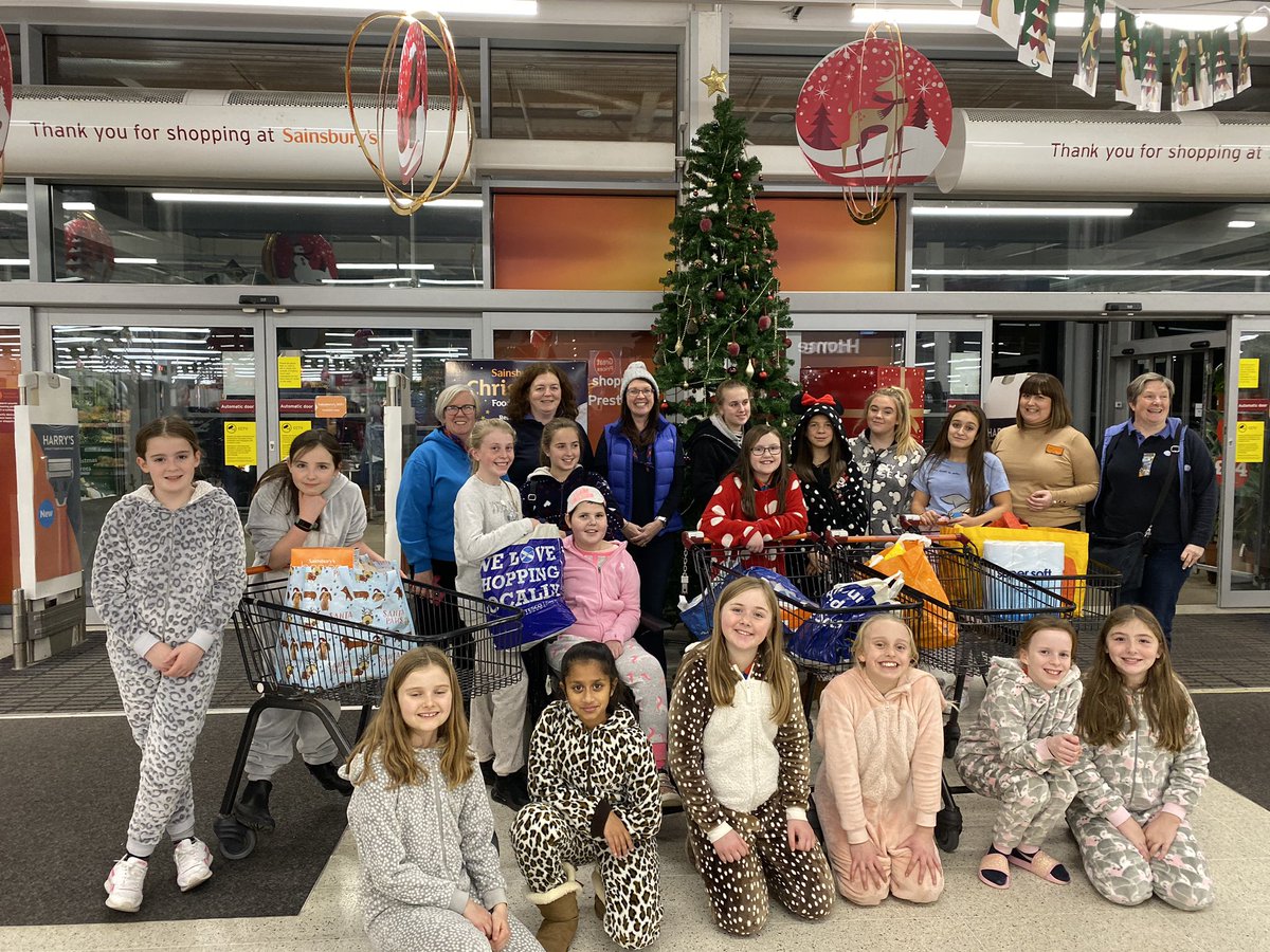 Shopping tonight (in our onesies) for <a href="/SthAFoodBank/">South Ayrshire Foodbank</a>. Thank you to Ruth and her team <a href="/sainsburys/">Sainsbury's</a> Prestwick for a lovely welcome 🥰