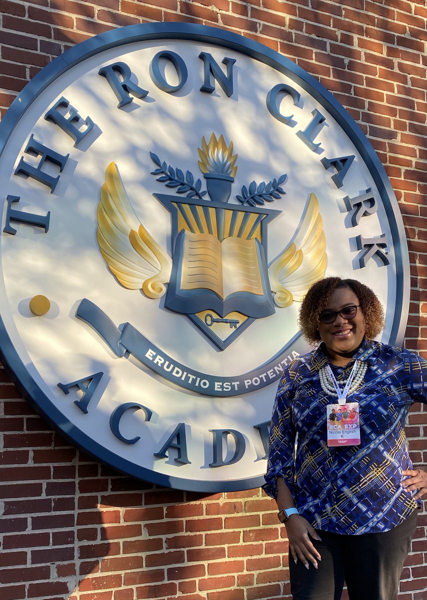 I BLEED BLUE!! It was so great to meet my Reveur Family at @ronclarkacademy today!! Can’t wait to get a pic with @kimbearden 🥰 #speechless #ronclarkacademy #ronclarkinspired #rcaexp2019 #rcaexp