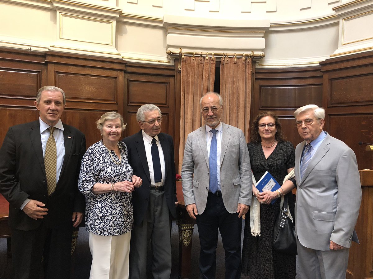 CUmpierrezBleng's tweet photo. Un honor participar como maestra de ceremonia en las Jornadas en Homenaje a los 30 años del CGP. Los esperamos mañana para continuar con el VII Congreso Estudiantil de Derecho Procesal ! https://t.co/mc8TjQUMAM