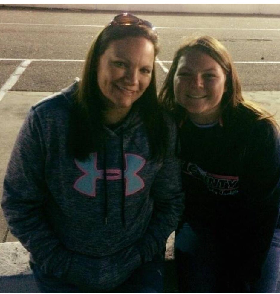 tara_johnson18's tweet photo. Always loved this picture #3yearsago #alothaschanged #somethingsneverchange https://t.co/qU3wtvmnQw