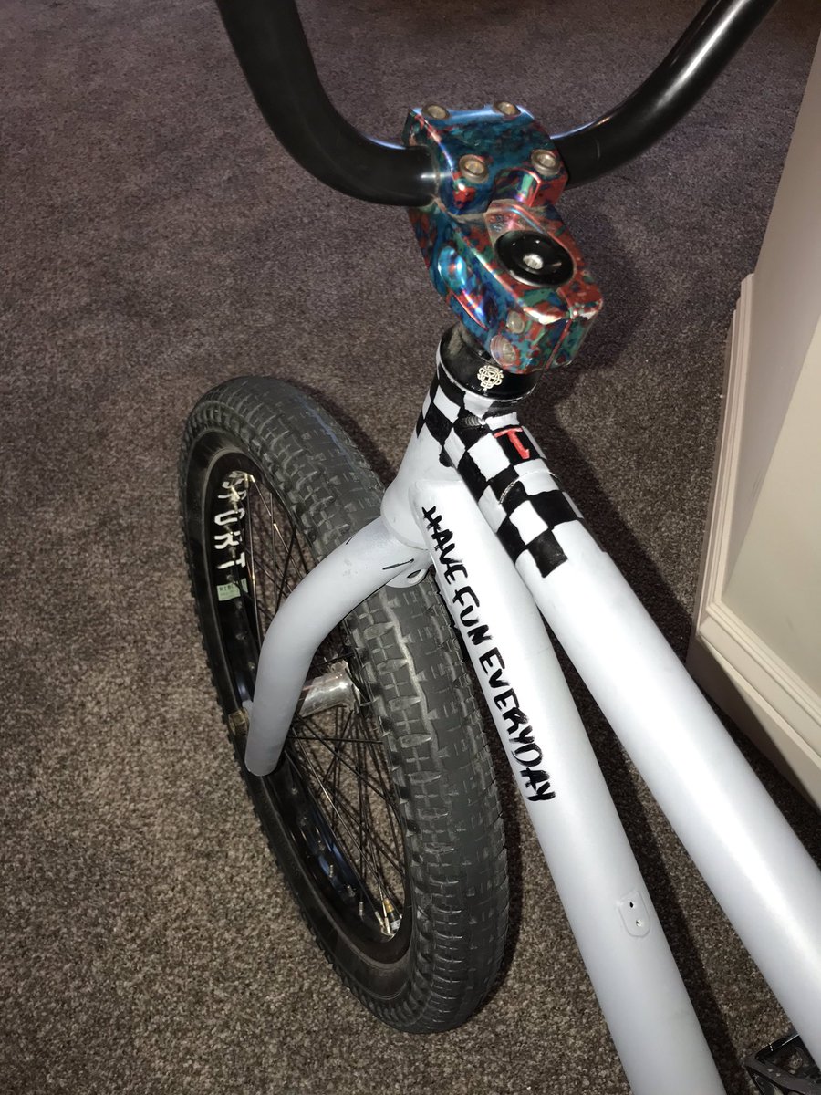 smithnosebar's tweet photo. ty @vansbmx66 for all you do for our sport🖤 #havefuneveryday #vanscheckerboardday https://t.co/cfQbwyheDz