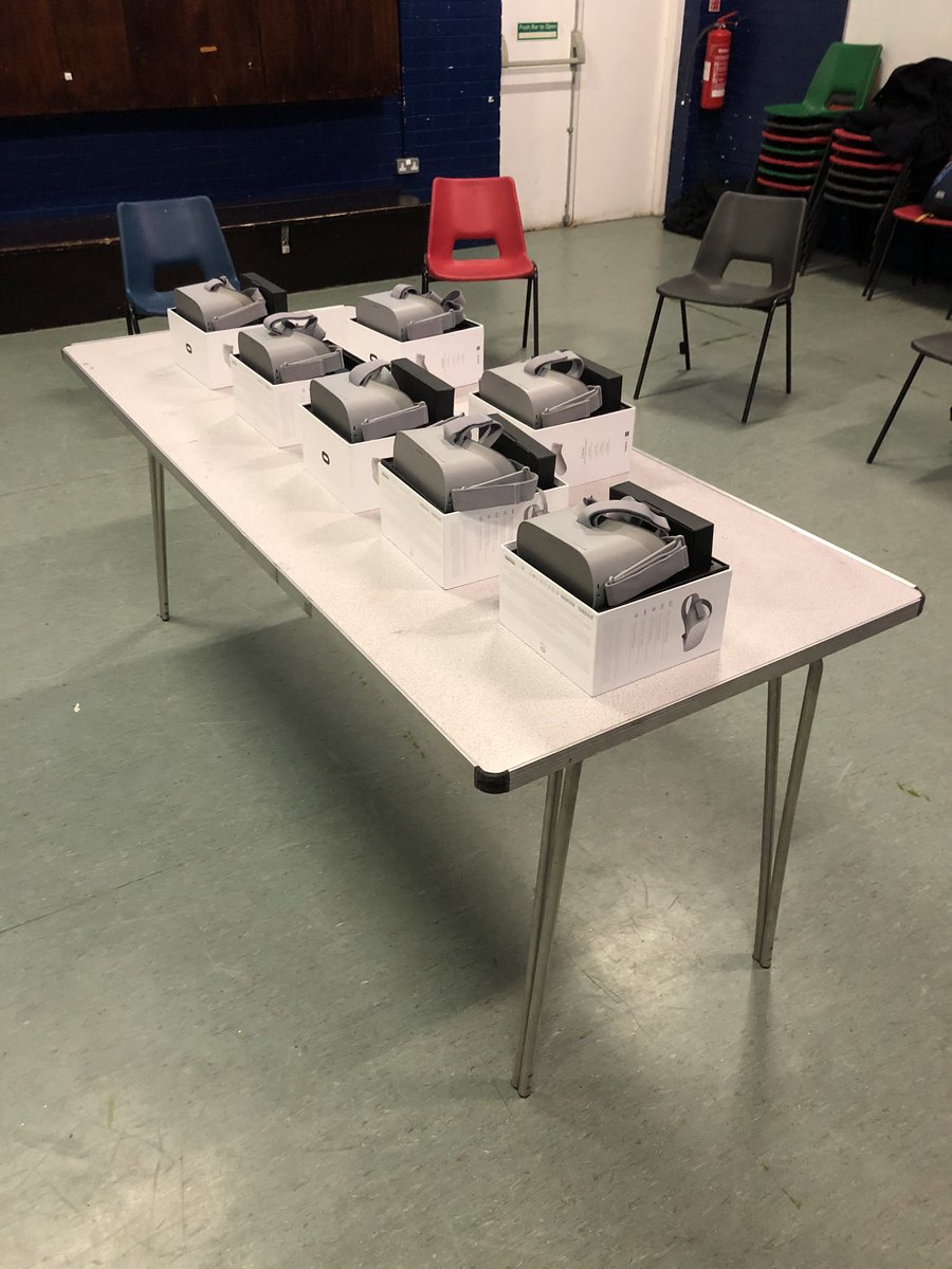 MetCycleCops's tweet photo. Tonight the Cycle Safety Team attended the @23rdBromley to show the scouts who are coming up to driving age. Virtual reality presentations with the headsets. #distractionsinvehicles #VisionZeroLDN @SuptAndyCox https://t.co/U7U2Y52iWC