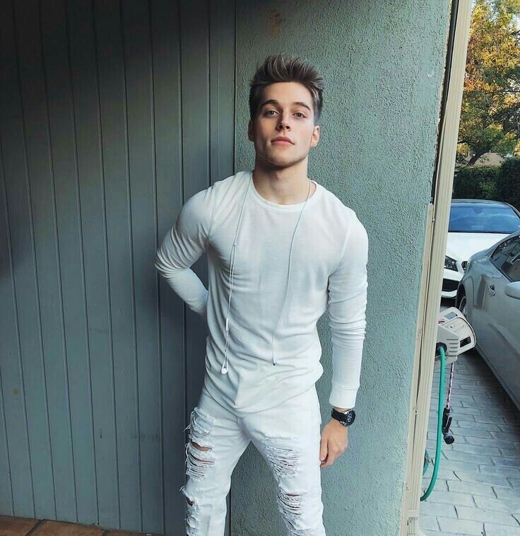 El rey llegó ante ustedes