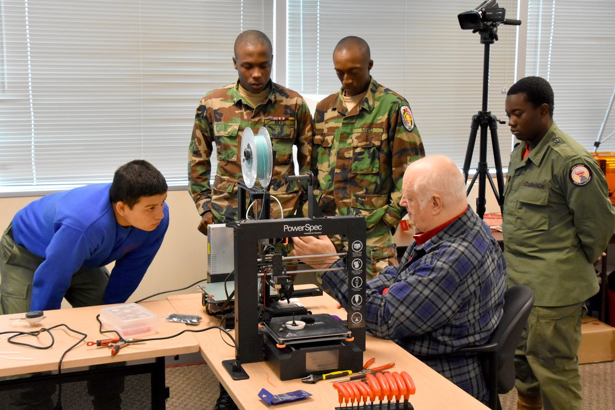 YQFoundation's tweet photo. Our #3DThinkLink students from @youth_guardian and #FreestateChalleNGeAcademy are still going strong after three full days of #AdvancedTraining in our lab. #3Dprinting #atriskyouth #jobskills https://t.co/dTnwVPXLSz