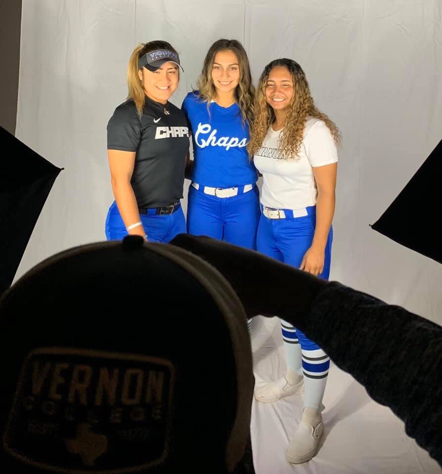 vernoncollegesb's tweet photo. Sophomore photo shoot day, minus a few on the road already

📸 by: @CoachRonFrost 
Mood: Utah 😎

#GoChaps // #RoadToUtah https://t.co/5rHYzGmsI5