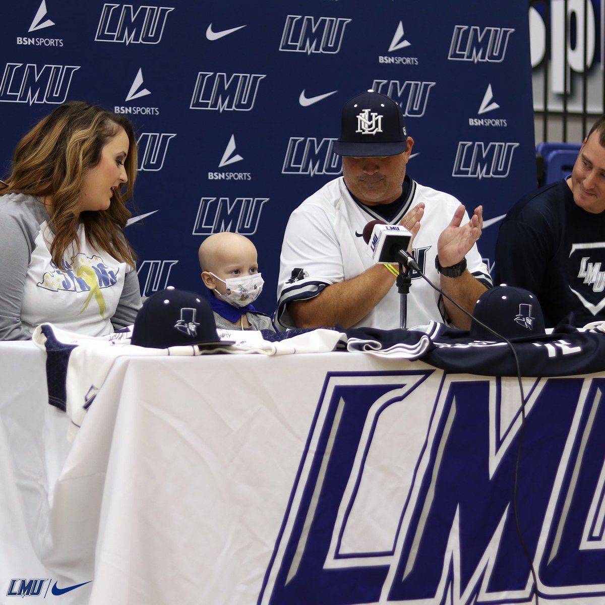LMURailsplitter's tweet photo. #CaismanStrong | @LMUbaseball signs Caisyn Fuson as honorary member of the Railsplitter ⚾ team.

📰 👉 https://t.co/tdJDAwMav1

🎥 | https://t.co/9Yl1lpKtAd

#GoSplitters https://t.co/zQXmvPmx9h