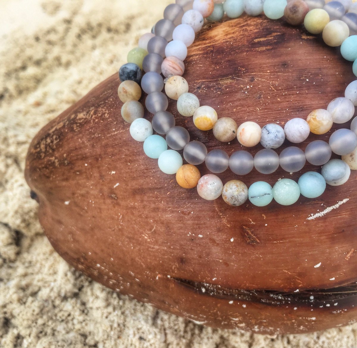 We are happy that Purabeada has come back for the 2019 show! Welcome! Husband and wife team, Di and Davey Carruthers, create simple handmade beaded bracelets with semi precious stones from all over the world!
Click link in bio for a current exhibitor list and to purchase tickets!