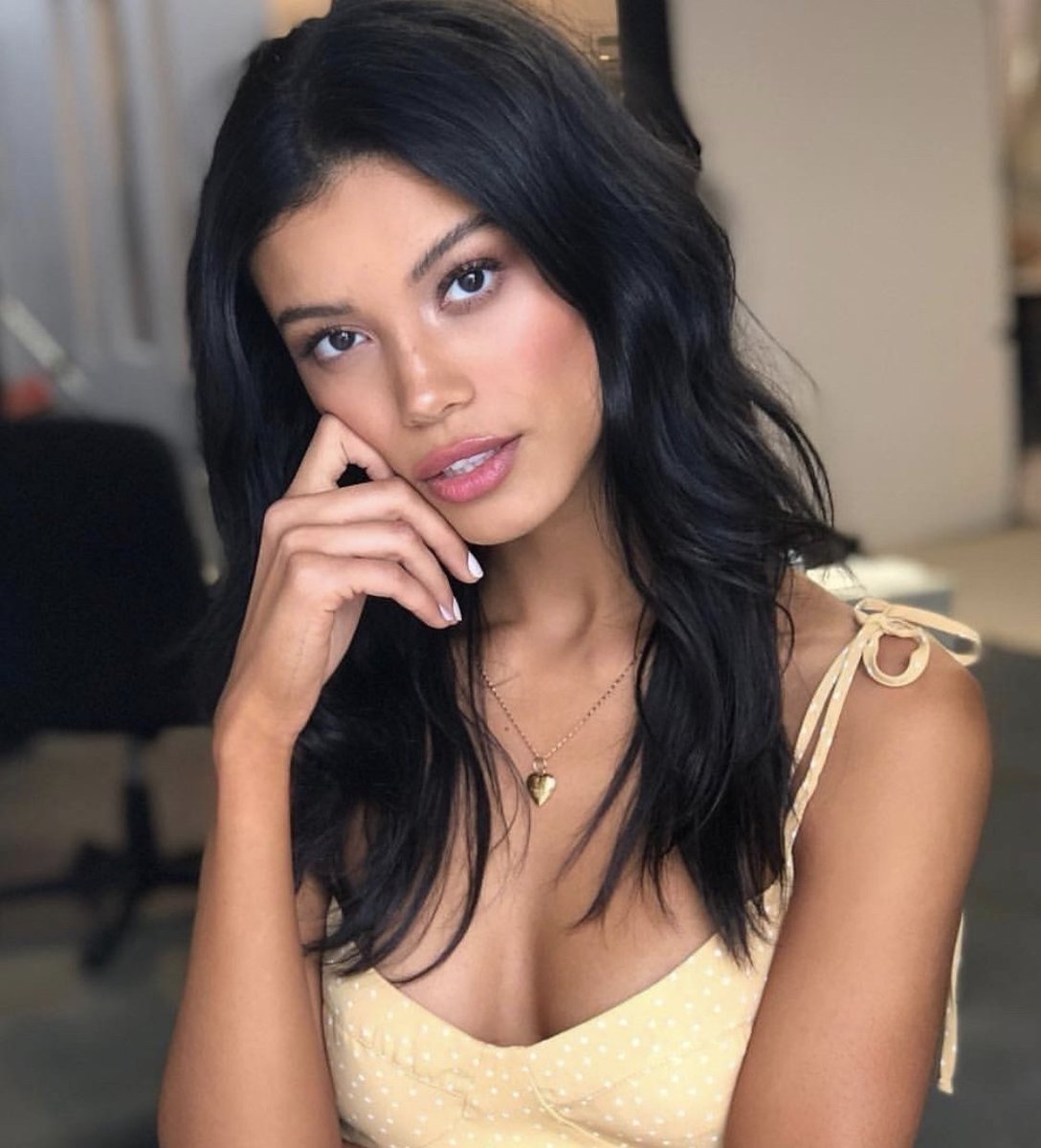 discover_found's tweet photo. Glow-getter ✨ @jessikabvillegas lookin’ flawless in our baked blushes  #DiscoverFound https://t.co/FuYcDbUJKH