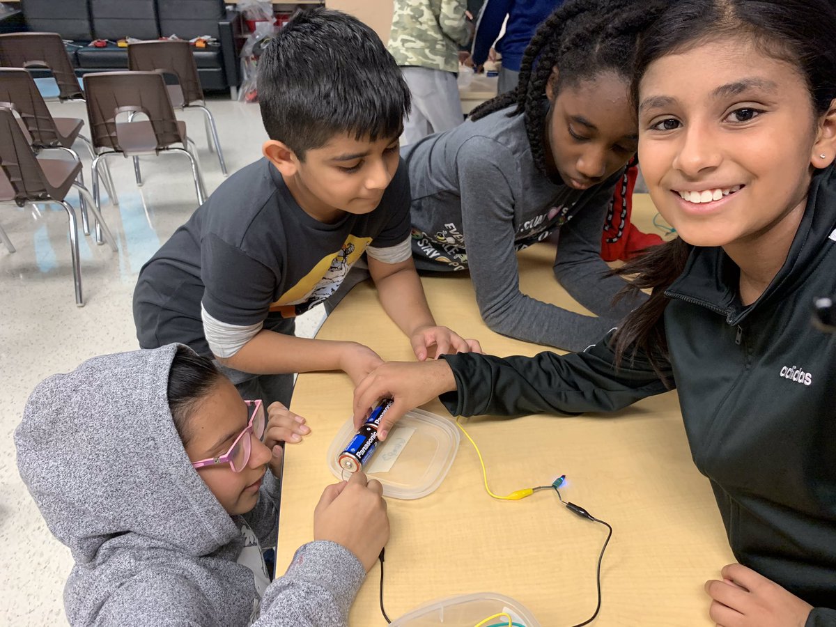 MmePanchoo's tweet photo. Let's make a series circuit Grade 5's 
Energy Workshop @FairlawnPSPDSB https://t.co/iu1B5fUAg3