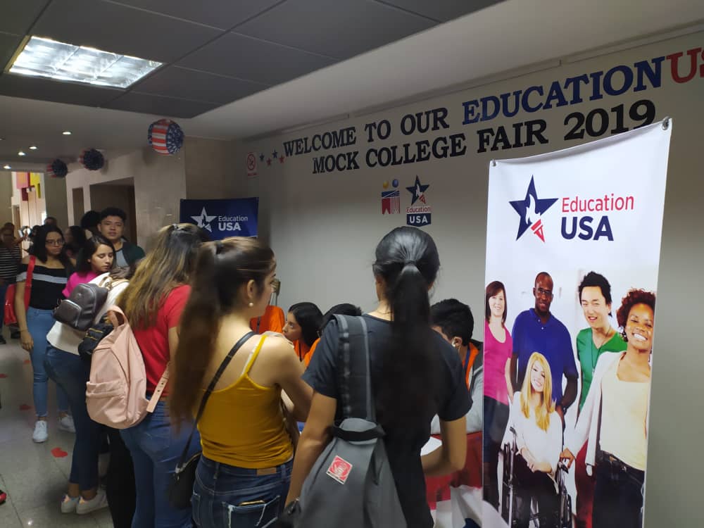 Hacemos parada en <a href="/cevazzulia/">CEVAZ</a> para disfrutar la semana de la educación internacional #IEW2019. Un #CollegeMockFair de altura. <a href="/EdUSAVzla/">EducationUSA Venezuela</a> <a href="/educationusa/">EducationUSA</a> <a href="/CollegeWeekLive/">CollegeWeekLive</a>