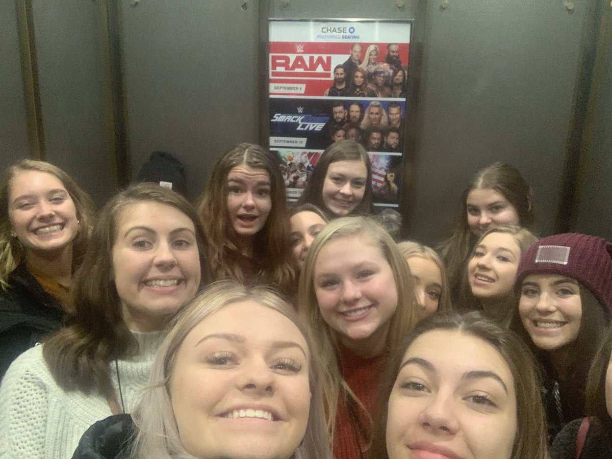 Rogers_DECA's tweet photo. Lots of touring and yummy food in NYC today 🔷🔷 #mndeca #nycdecaexperience https://t.co/gbdex4qEZ0