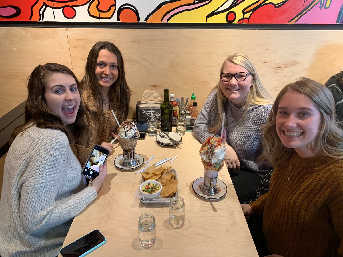 Rogers_DECA's tweet photo. Lots of touring and yummy food in NYC today 🔷🔷 #mndeca #nycdecaexperience https://t.co/gbdex4qEZ0