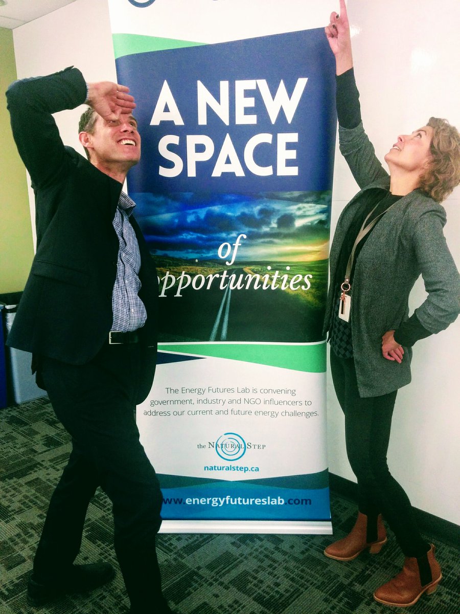 _missroya's tweet image. Great to welcome @ChadParkTNS to @YourAlberta #CoLabAB today to hear what's new with @LabEnergy. Here's a shot of Chad and @KerenPerla1 looking for ALL the opportunities. 🔭🔎😊👍🔦💡