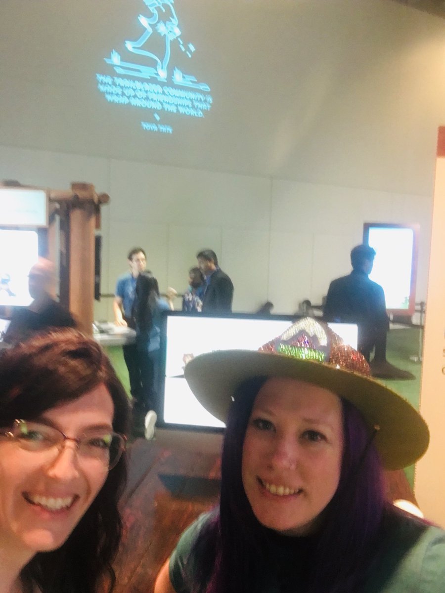 VegasMamaOhana's tweet image. So great to meet ⁦@jeanvelonis⁩ as she supports #AwesomeAdmin in #AdminMeadow at #df19! And how wonderful to learn that she supports our mission at @supermumsglobal. 🌟💖🙌