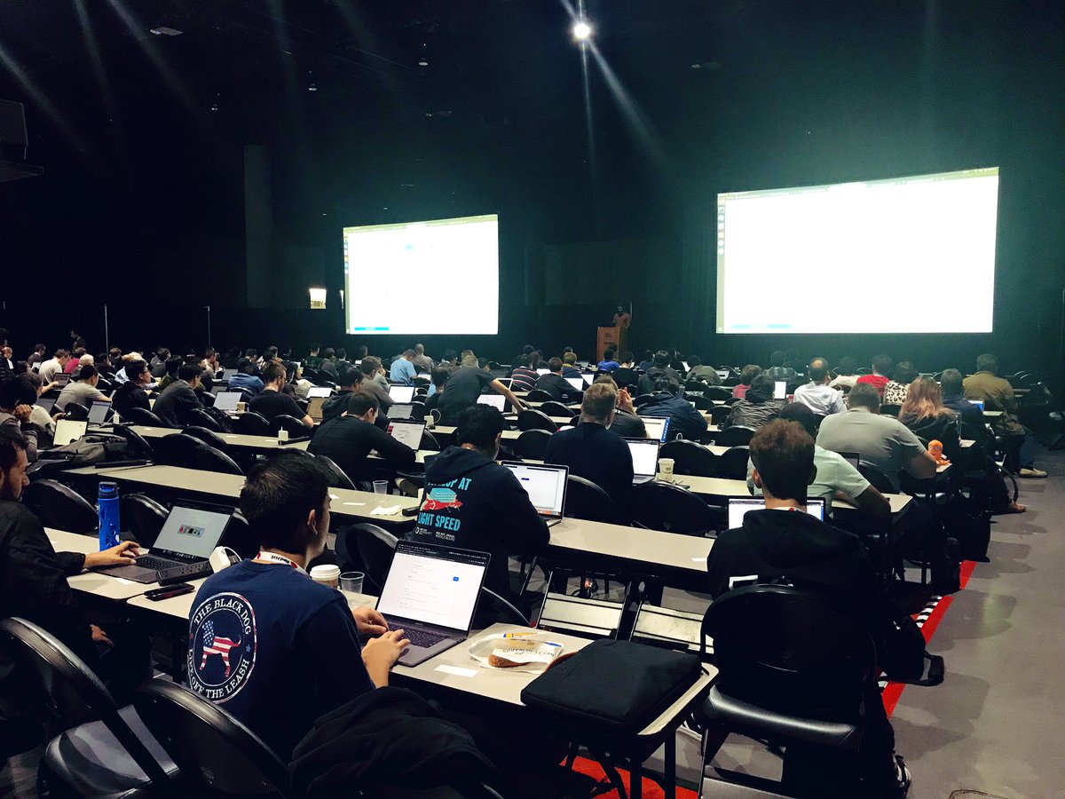 Learning how to deploy <a href="/kubeflow/">Kubeflow</a> pipelines from <a href="/ProjectJupyter/">Project Jupyter</a> notebooks using Kale &amp; <a href="/Arrikto/">Arrikto</a> at #KubeCon Thanks <a href="/sfioravanzo/">Stefano Fioravanzo</a> @texasmichelle &amp; Ilias for leading! medium.com/kubeflow/autom…