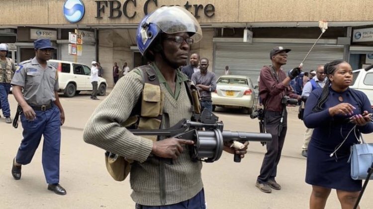 Riot police zimbabwe