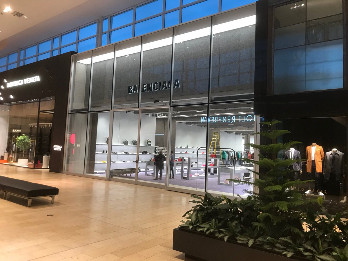 InKanGroup's tweet image. New @BALENCIAGA shop in Yorkdale. @InKanGroup was proud to supply storefront system including 800lb. a piece oversized too hung sliding doors to @FNGlass Great job on the install guys!