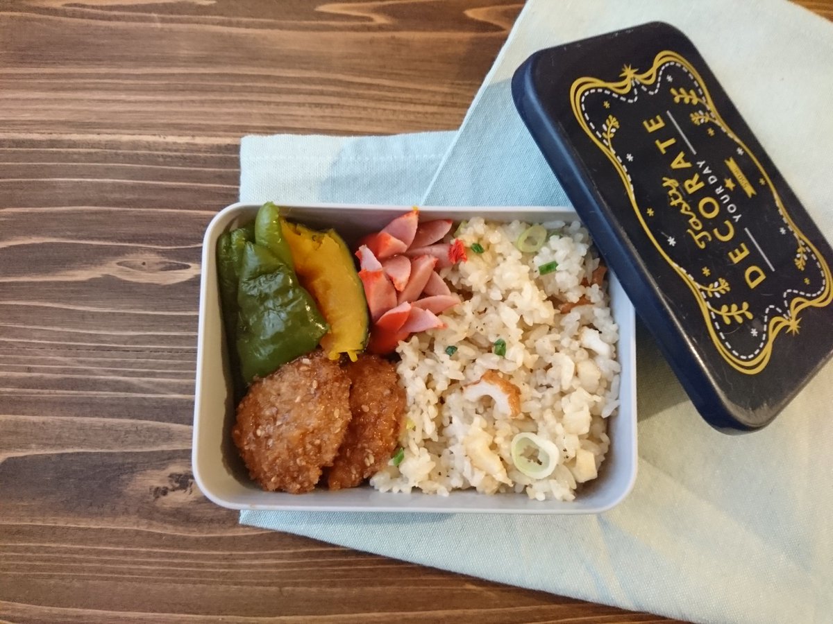 田窪 綾 食のライター A Twitter お弁当 電子レンジなし生活3日目 今日はせいろを使わず乗りきってみよう 冷やごはんはちくわとネギを入れてバター醤油やきめし おかずは冷凍鶏マヨ フライパンにちょっと水入れて蒸し焼きに ゆでた赤ウインナーと 冷凍かぼちゃ