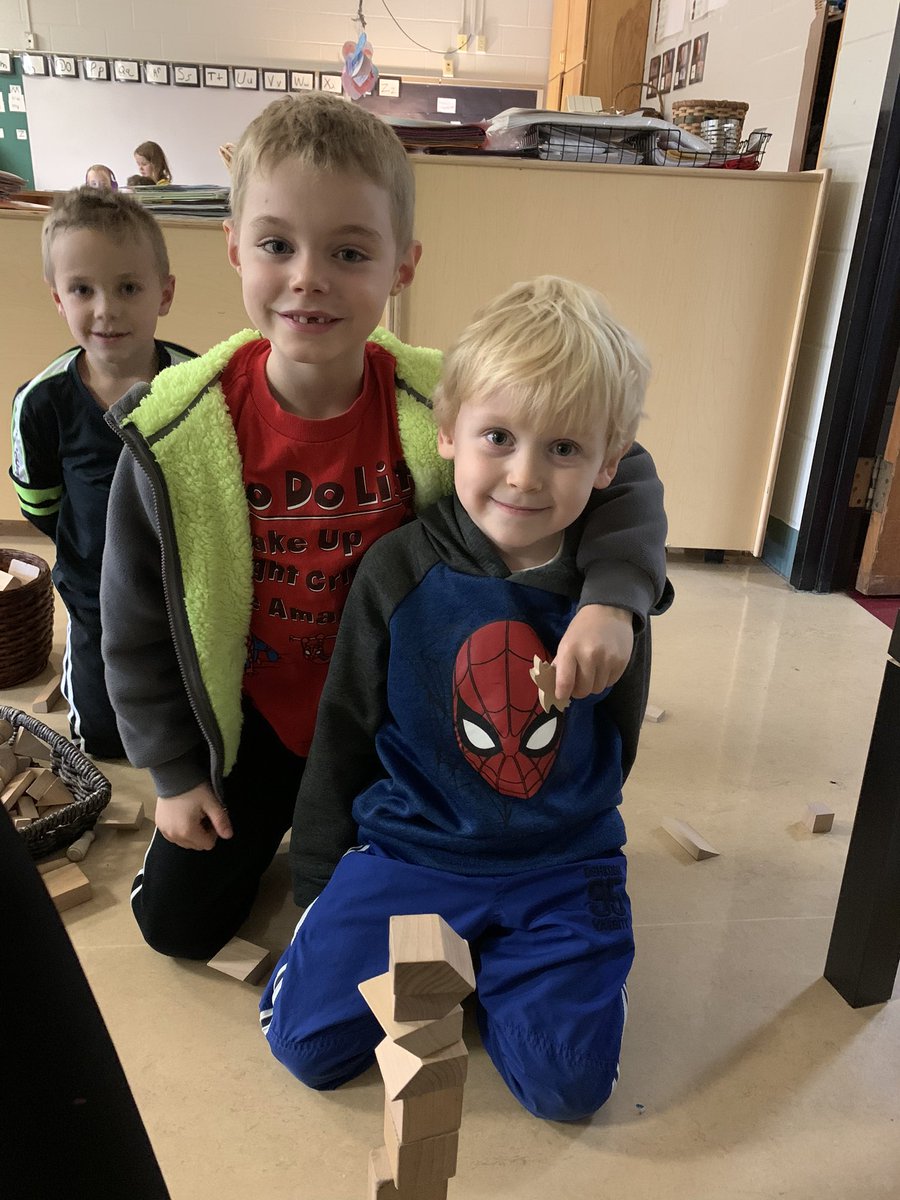 KristinPeoples's tweet photo. A rainy day play workshop was full of creative juices. We built many tall buildings and went in a ‘car’ with our animals from the vet center. #Playworkshop #HopewellHeroes #WEareLakota https://t.co/NascOapVcR